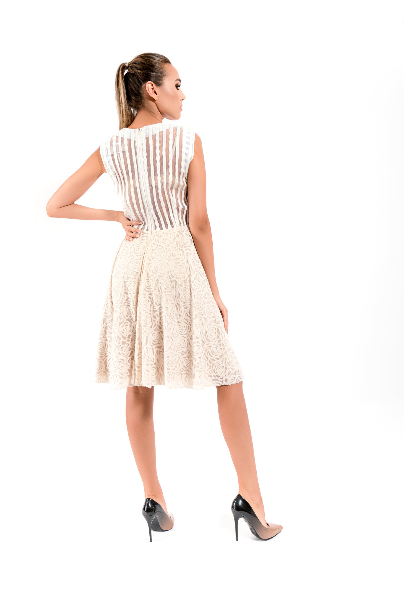 Nude Dress with Lace - Velmoft