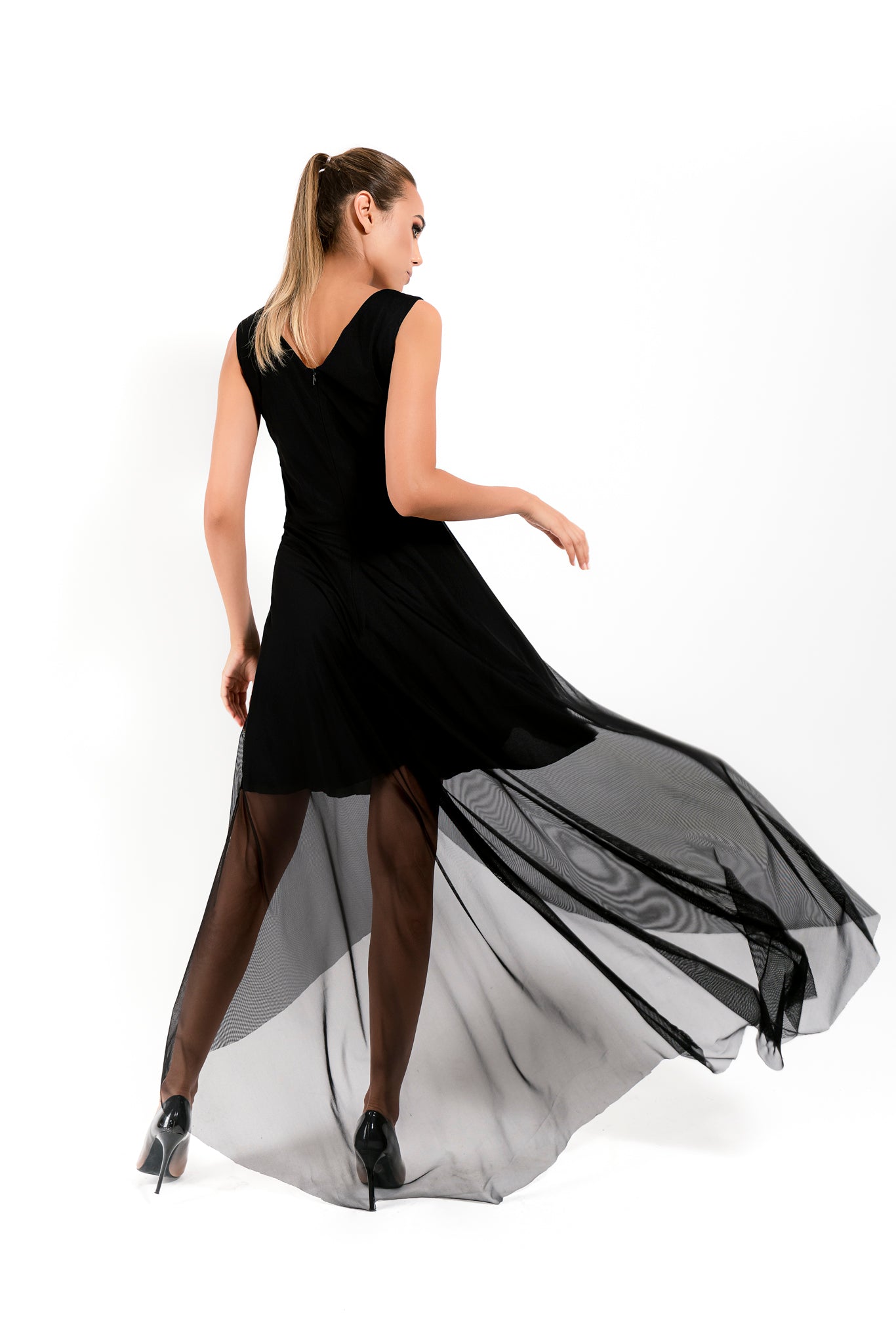 Long Dress with a Special Cut - Velmoft